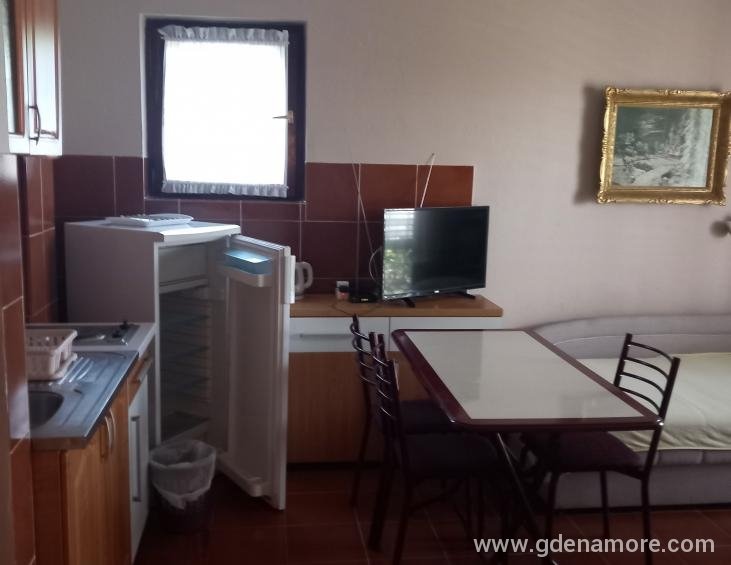 Apt 8-2 (3)